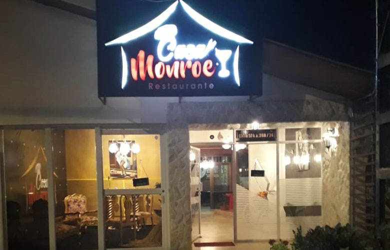 Reducción guardarropa Coche Casa Monroe - Restaurante en Palmira
